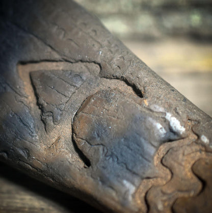 Räucherfächer -Schamanische Verbindung- – Handgefertigt aus Ton & Naturfedern - Ritualwerkzeug