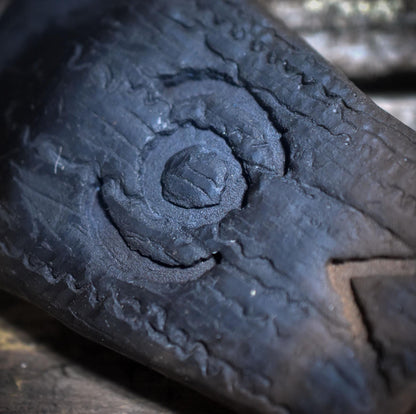 Räucherfächer -Schamanische Verbindung- – Handgefertigt aus Ton & Naturfedern - Ritualwerkzeug