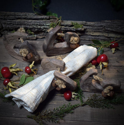 Rustikale Serviettenringe im 4er Set – Gebrannter Ton mit Jute und Glöckchen - Art.Nr.: SRT003