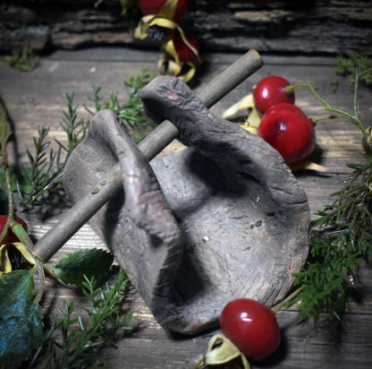 Archaische Tischkultur – Handgemachte Serviettenringe aus Ton mit Holzstab - Art.Nr.: SRT004