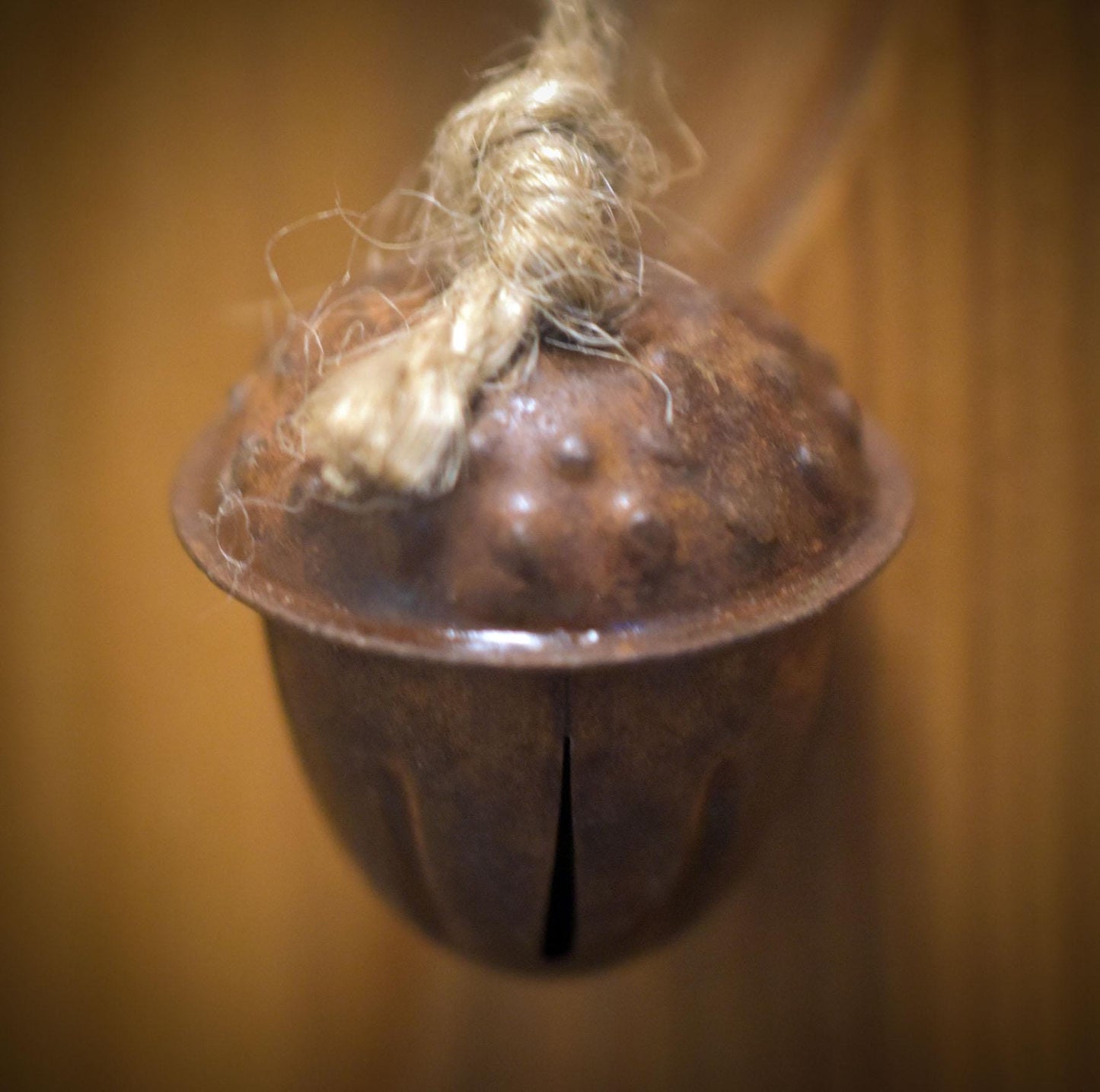 Hexenglocke Nordisches Schutzsymbol – Wand- und Fensterdeko aus Ton mit Glöckchen und Quaste