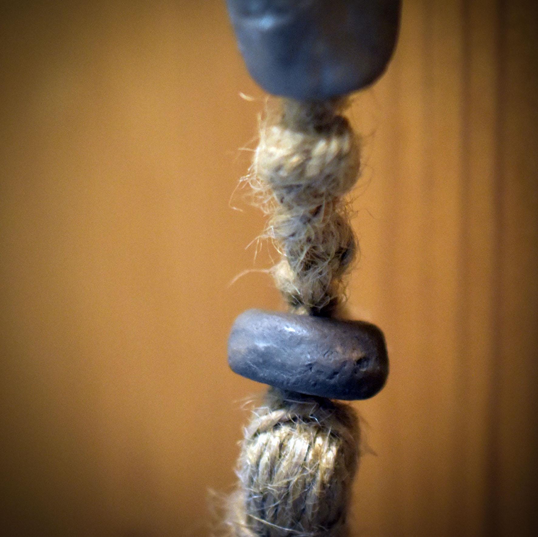 Hexenglocke Nordisches Schutzsymbol – Wand- und Fensterdeko aus Ton mit Glöckchen und Quaste