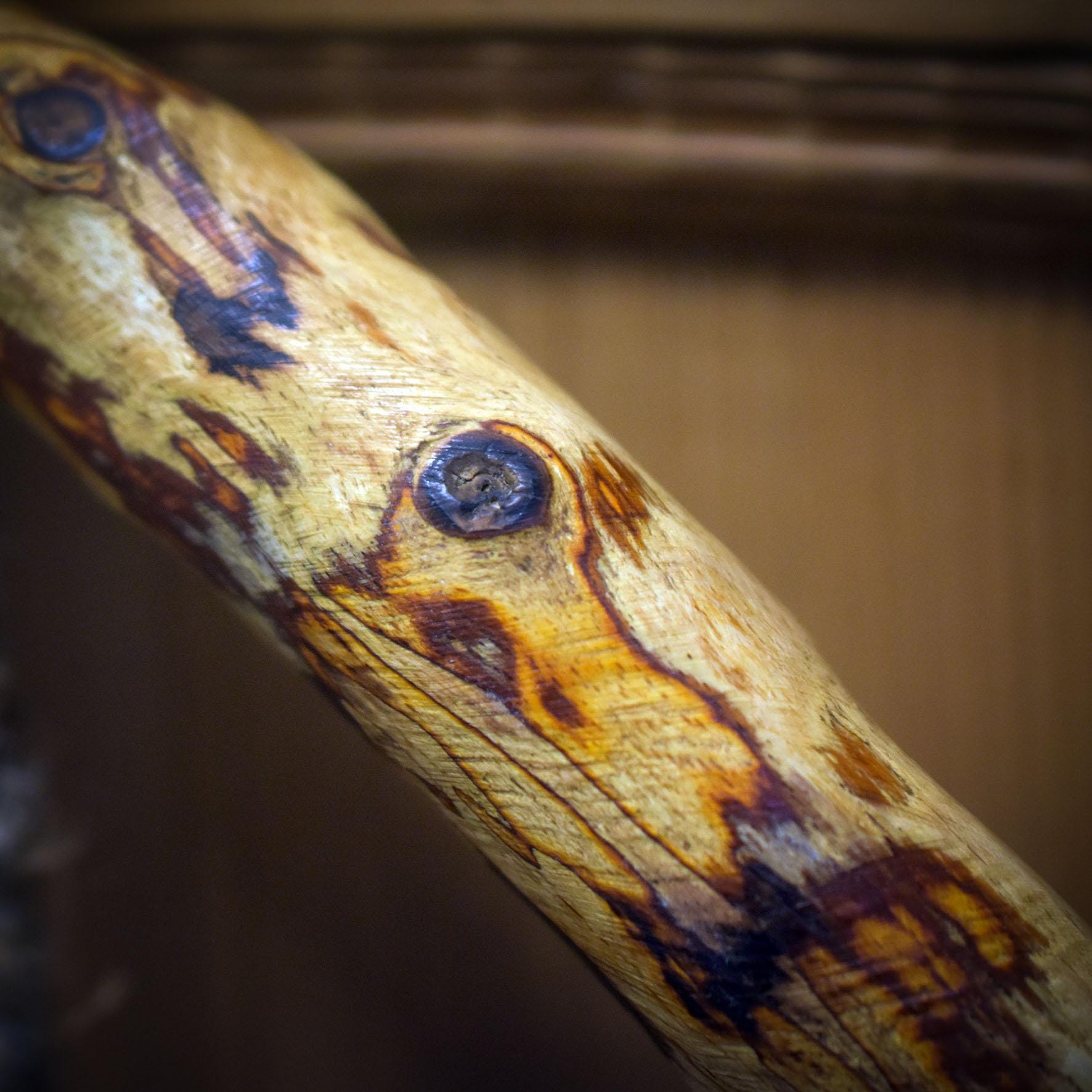 Hexenglocke Pentagramm & Göttinnenkraft – Wand- und Fensterdeko aus Ton mit Glocken und Amulett