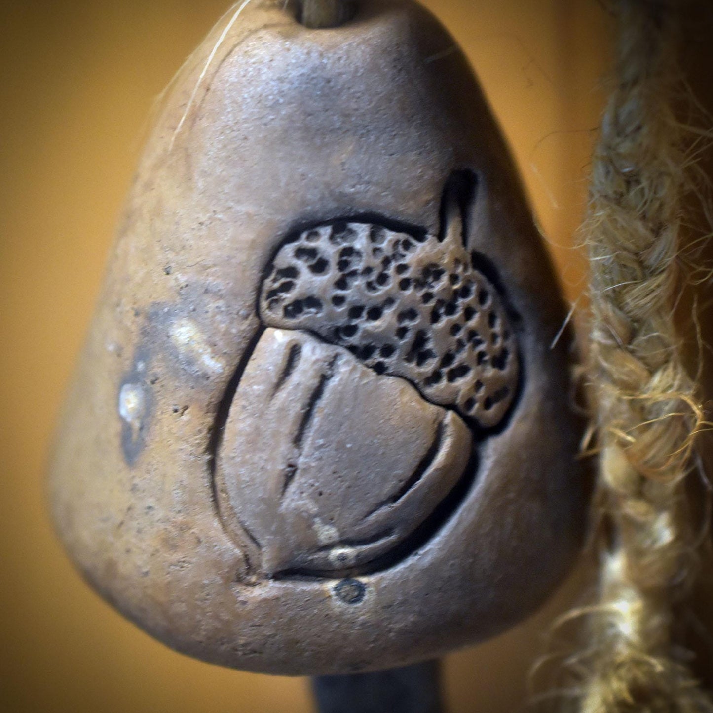 Hexenglocke Pentagramm & Göttinnenkraft – Wand- und Fensterdeko aus Ton mit Glocken und Amulett - Art.Nr.:HEX025