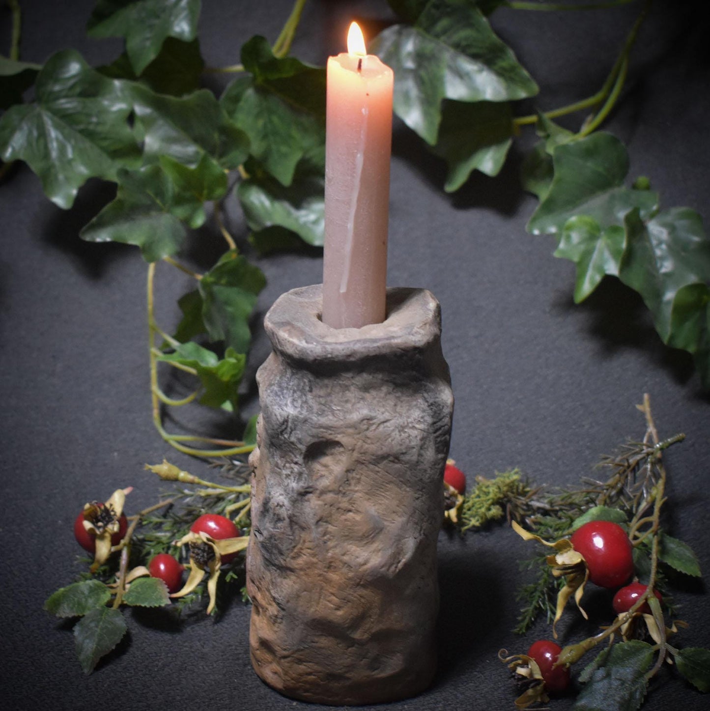 Kerzenhalter Nordisches Strohpuppen-Symbol – Traditionelle Rauchbrandkunst für Jul und Weihnachten - Art.Nr.: TKH012