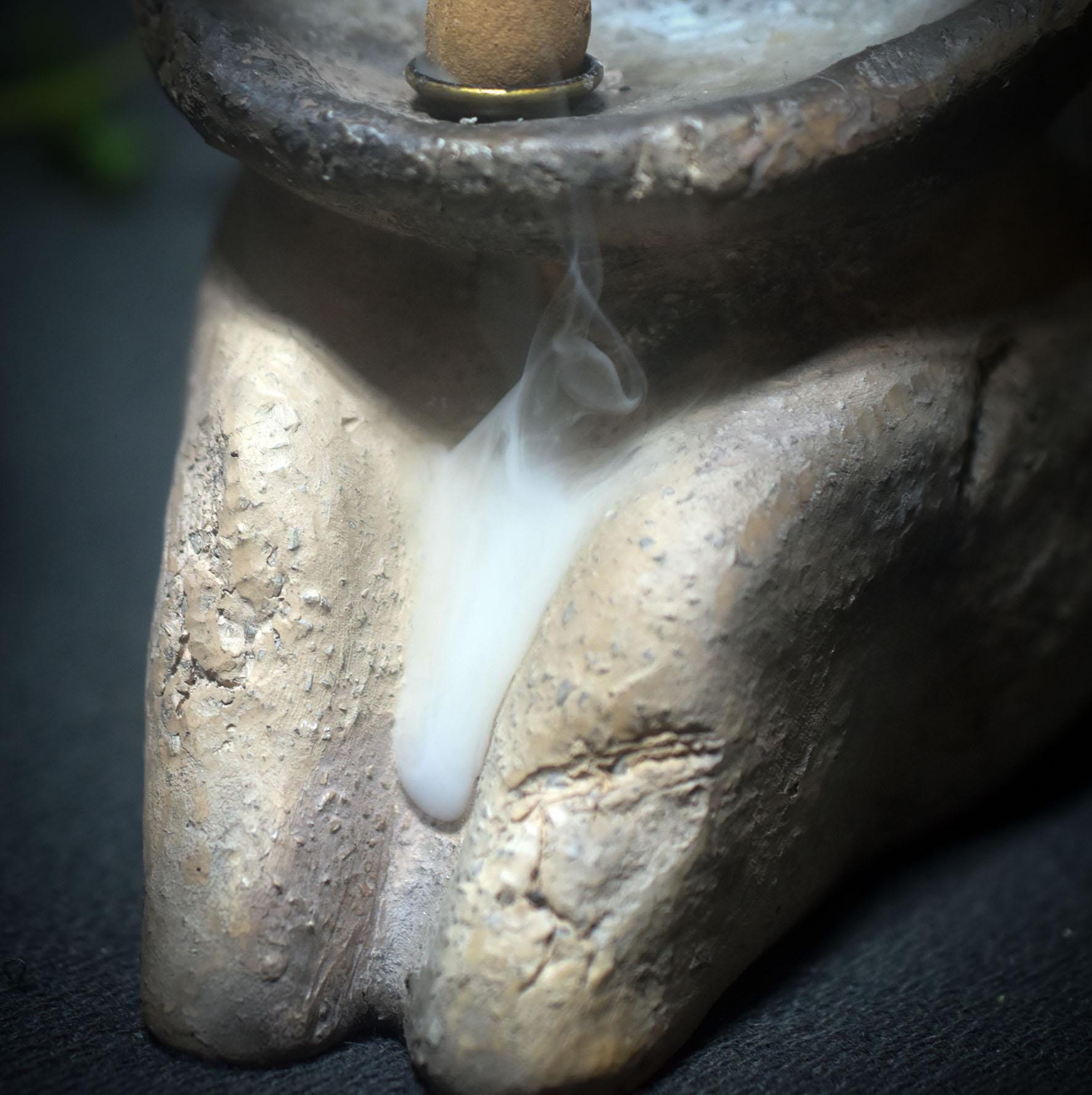 Archaische Skulptur der Weiblichkeit - Hüterin des Rauches – traditionelle Rauchbrandkunst - Art.Nr.: RÄH017