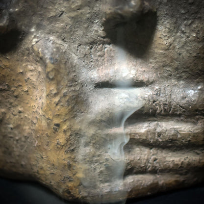Rückfluss Räucherkegelhalter – Das Gesicht der Stille - traditionell gebrannter Ton - mystische, magische Dekoration - Art.: RÄH023