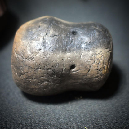 Urtönende Kraft – Schamanische Rassel aus Ton im Rauchbrand - spirituelles Ritualwerkzeug - Art.Nr.: SRA042