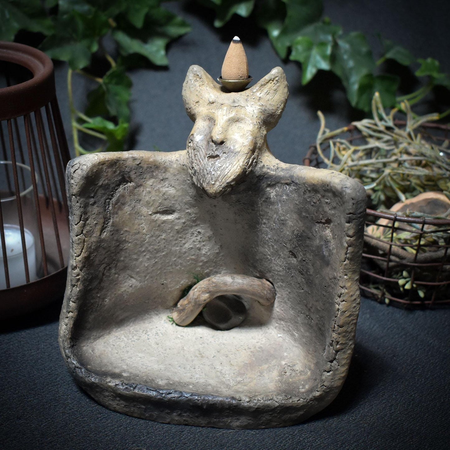 Cernunnos im Rauch – Archaischer Rückfluss-Räucherkegelhalter - traditionelle Rauchbrandkunst