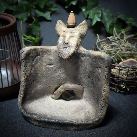 Cernunnos im Rauch – Archaischer Rückfluss-Räucherkegelhalter - traditionelle Rauchbrandkunst