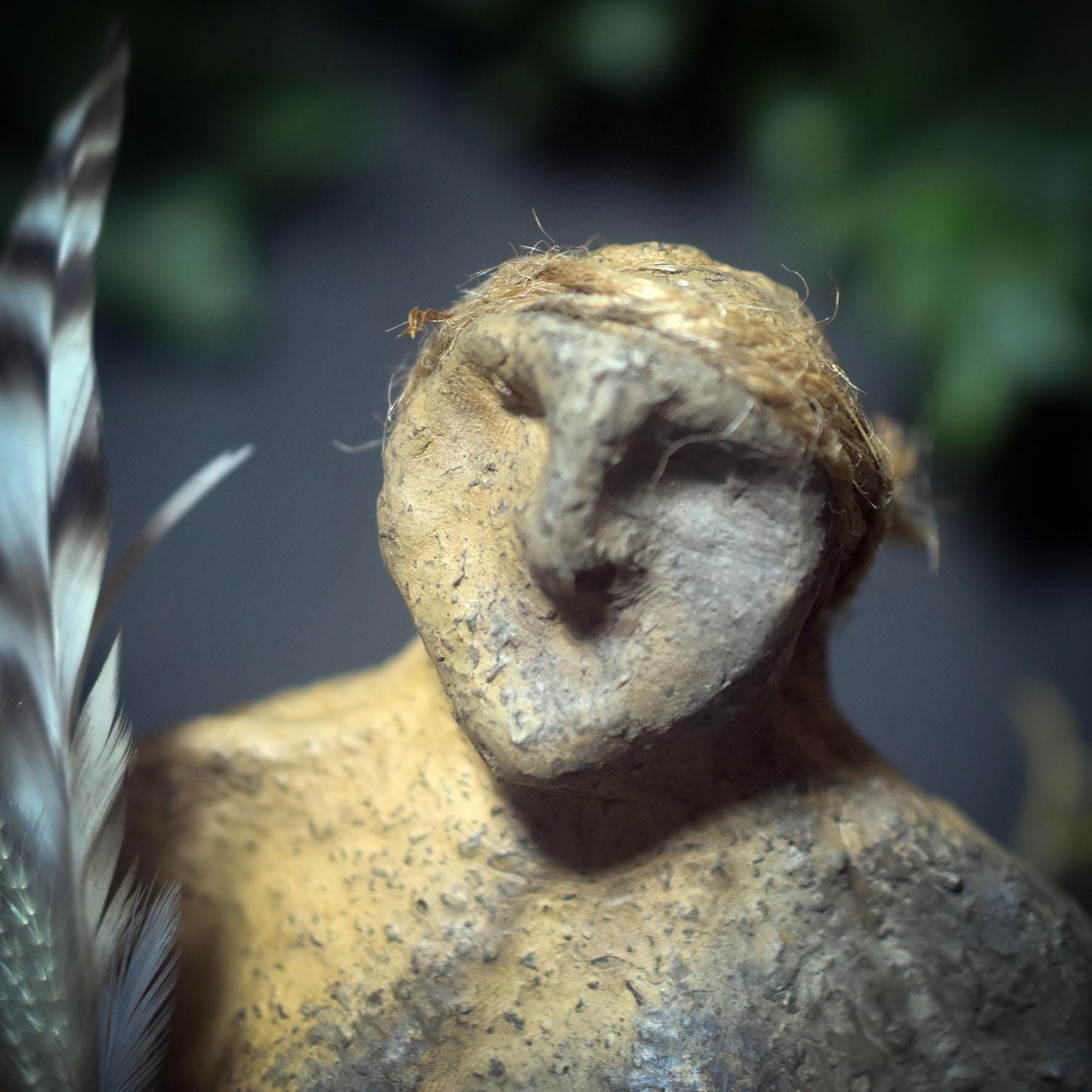 Fluss der Elemente – Weibliche Figur als Rückfluss-Räucherkegelhalter - traditionelle Rauchbrandtechnik - archaische Kunst - Art.Nr.: RÄG019