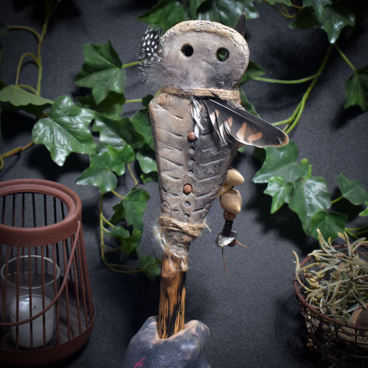 Ritualstab Eye Idol – Rauchbrandkunst & archaische Naturkraft - kraftvolles Ritualwerkzeug aus Ton und Holz