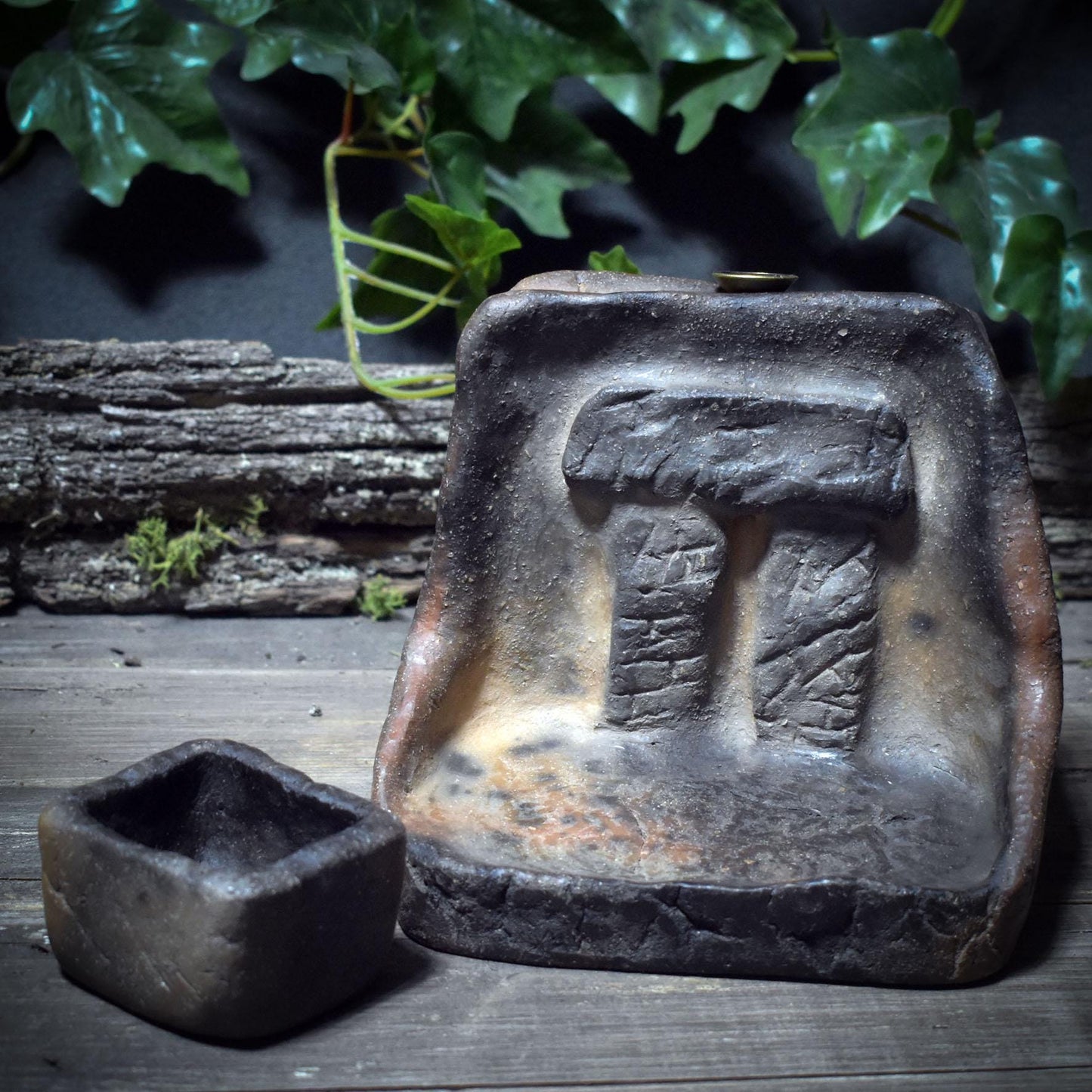 Rückfluss-Räucherkegelhalter Stonehenge – Rauchbrandkunst & Ritualkraft - 2 in 1 Räuchergefäß, Art.Nr.: RÄH024