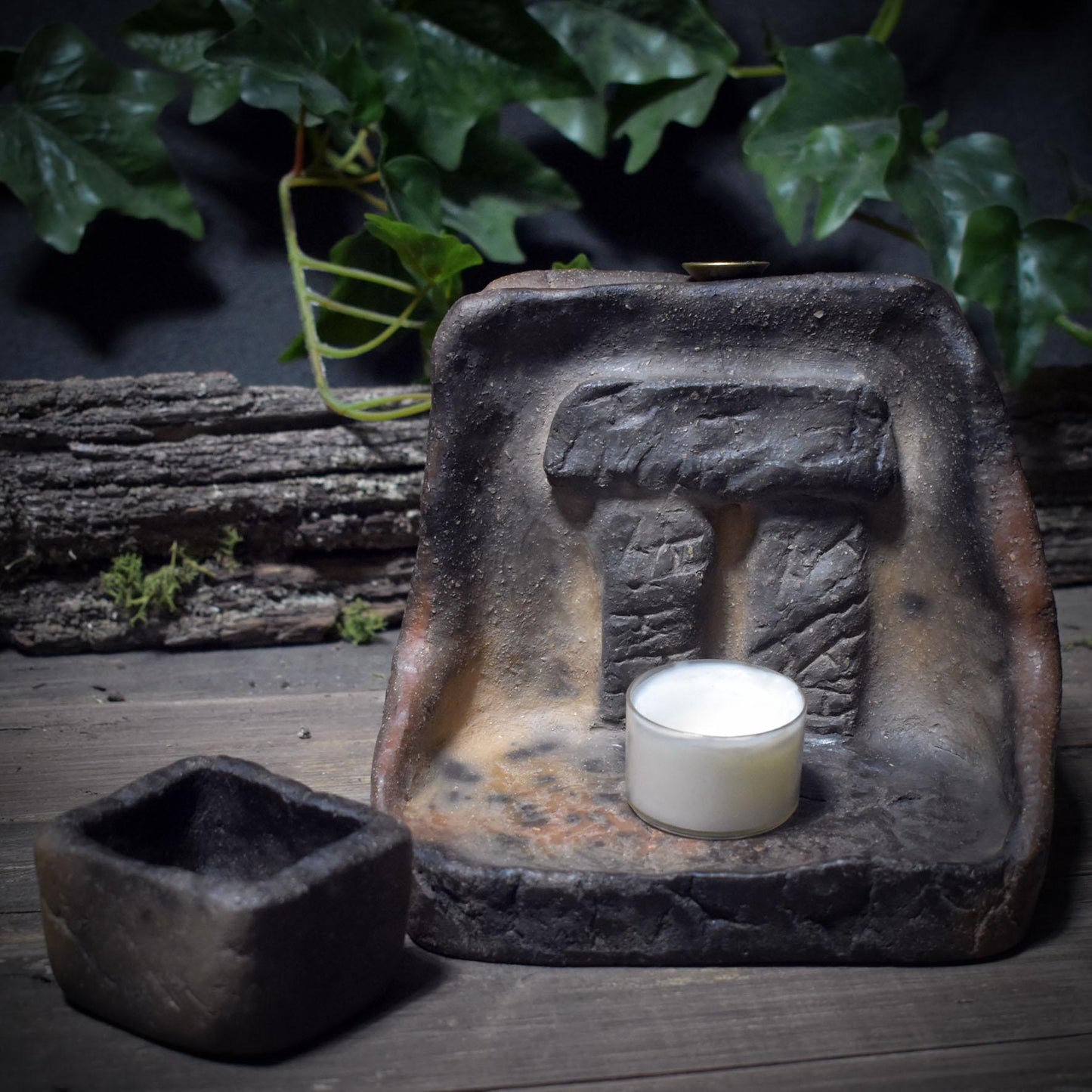 Rückfluss-Räucherkegelhalter Stonehenge – Rauchbrandkunst & Ritualkraft - 2 in 1 Räuchergefäß, Art.Nr.: RÄH024