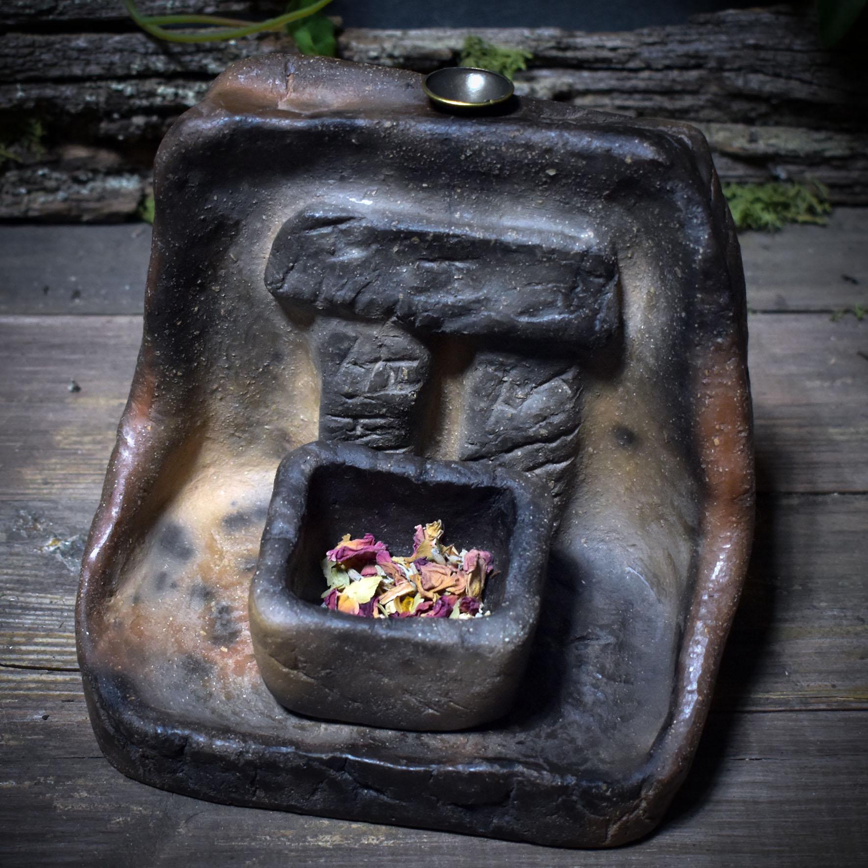 Rückfluss-Räucherkegelhalter Stonehenge – Rauchbrandkunst & Ritualkraft - 2 in 1 Räuchergefäß, Art.Nr.: RÄH024