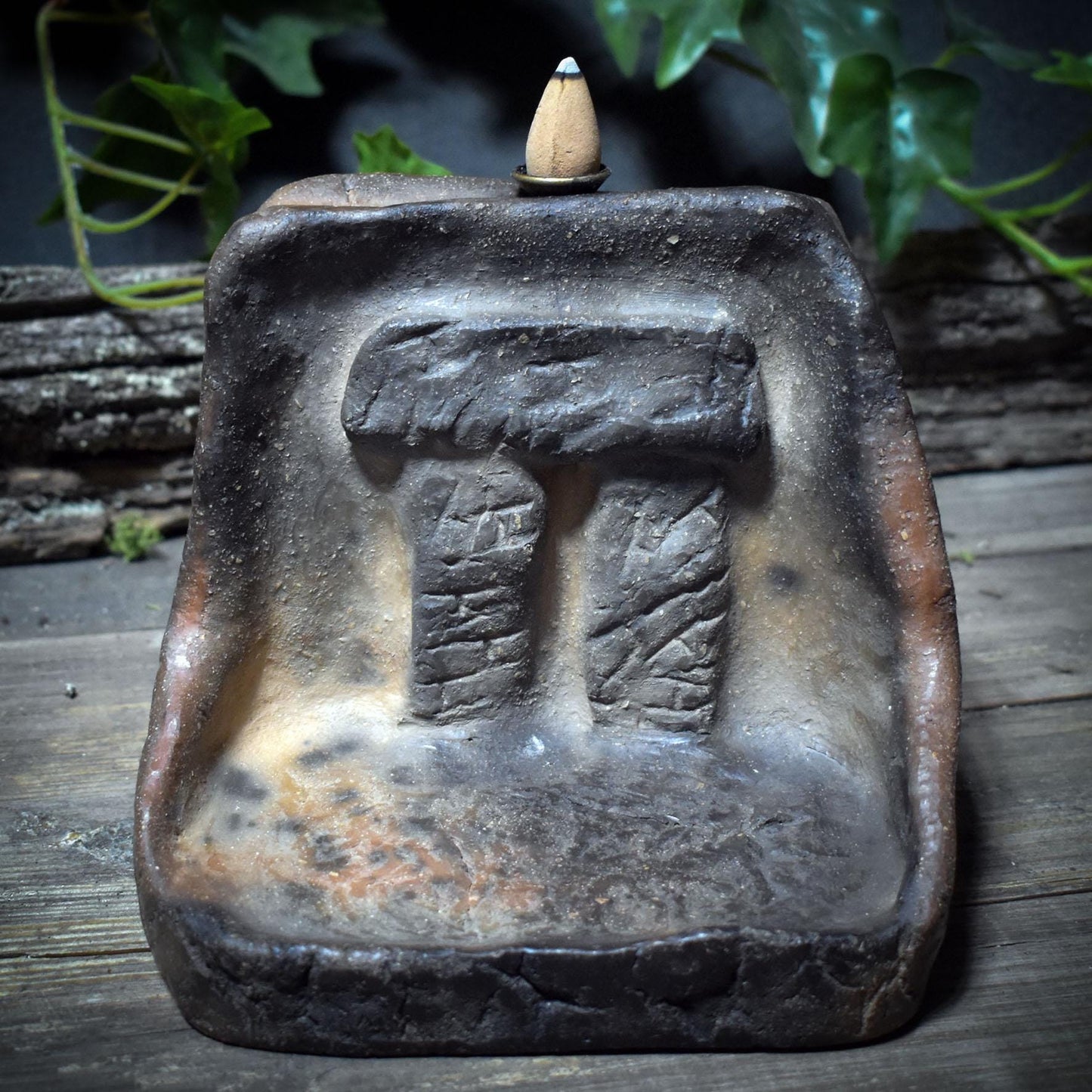 Rückfluss-Räucherkegelhalter Stonehenge – Rauchbrandkunst & Ritualkraft - 2 in 1 Räuchergefäß, Art.Nr.: RÄH024