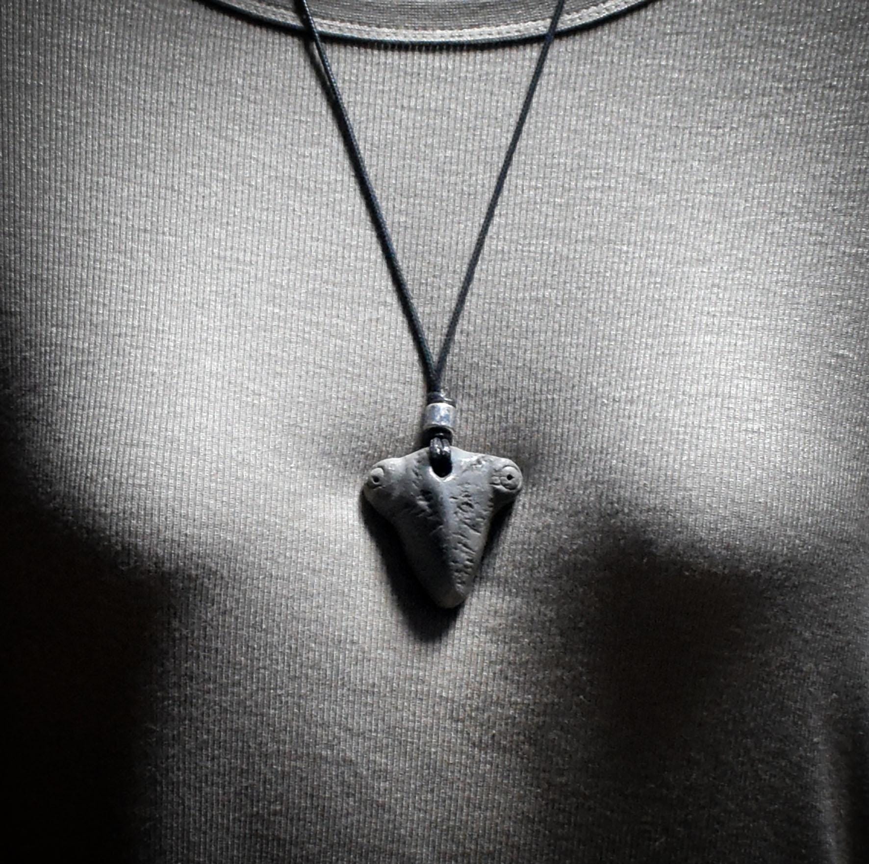 Die Weisheit der Gottesanbeterin – Traditionelles Rauchbrand-Amulett - Krafttier Kette - Art.Nr.: AMU061