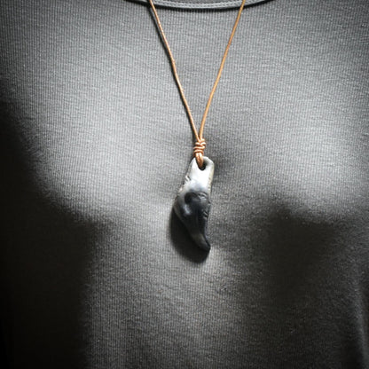 Die Kraft des Adlers – Traditionelles Rauchbrand-Amulett - Krafttier Schmuck - Art.Nr.: AMU062