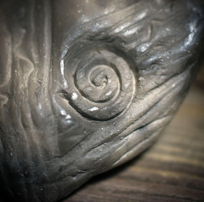 Die Weisheit der Eulenschamanin – Handgefertigtes Rauchbrand-Amulett - kraftvolle Kette - Art.Nr.: AMU066