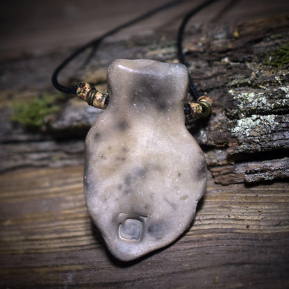 Die Weisheit der Eulenschamanin – Handgefertigtes Rauchbrand-Amulett - kraftvolle Kette - Art.Nr.: AMU066