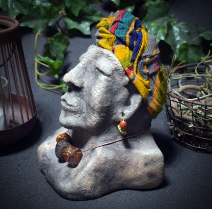Schamanen Büste Ton, Gesicht der Weisheit Skulptur handgemacht, archaische Figur mit Turban & Perlen, spirituelle Altar Deko SKU156