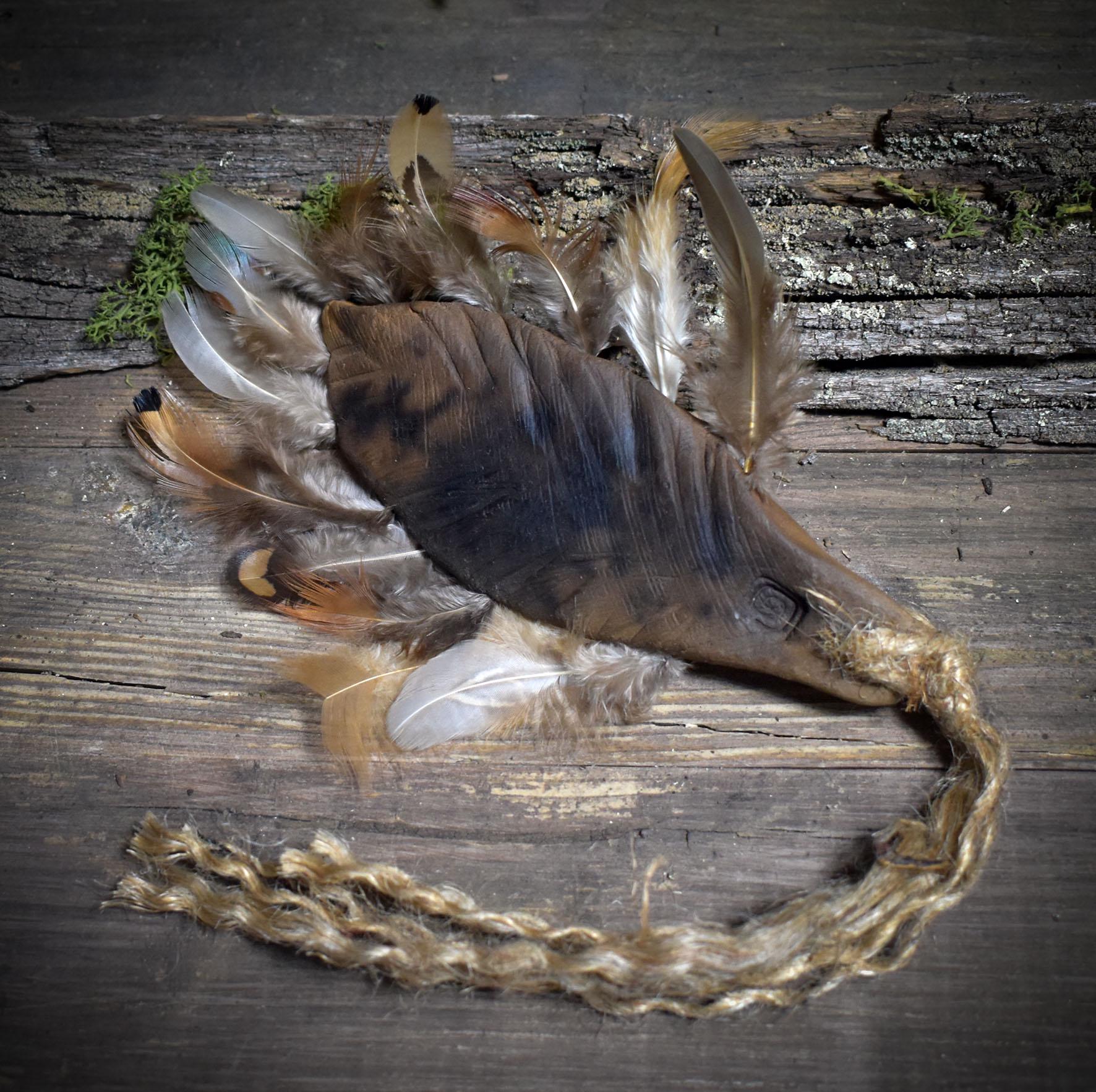 Räucherfächer /Federn der Elemente/ – Handgefertigt aus Ton und echten Federn - archaische Rauchbrandkunst - Ritualbedarf