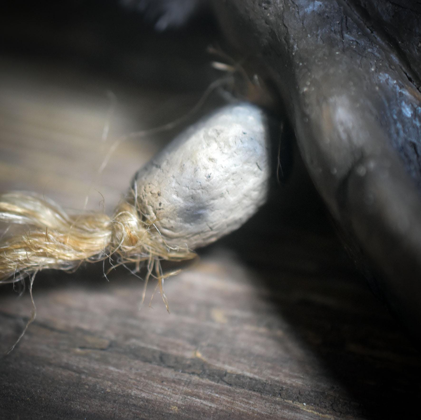 Federn des Lichts – Handgefertigte Räucherfedern aus Ton und echten Federn - Ritualwerkzeug - Art.Nr.: RÄF014