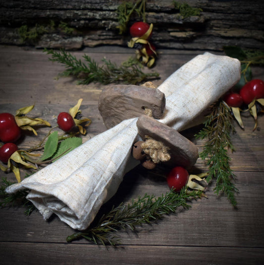 Rustikale Serviettenringe im 4er Set – Gebrannter Ton mit Jute und Glöckchen - Art.Nr.: SRT003