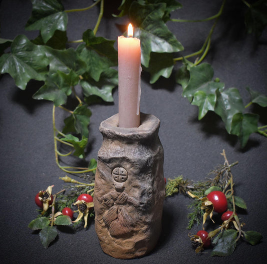 Kerzenhalter Nordisches Strohpuppen-Symbol – Traditionelle Rauchbrandkunst für Jul und Weihnachten - Art.Nr.: TKH012