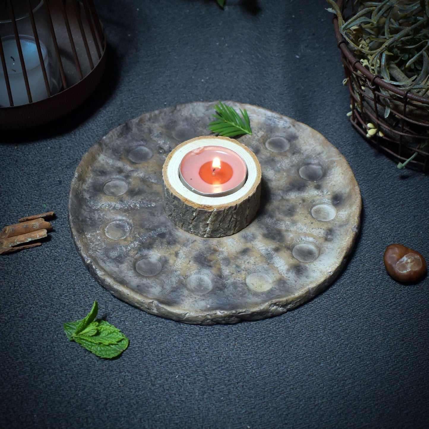 Dein Rauhnachtsbegleiter – Handgefertigter Ritualteller mit 12 Monatsmulden und wählbarem Symboldesign - Art.Nr.: JUL006