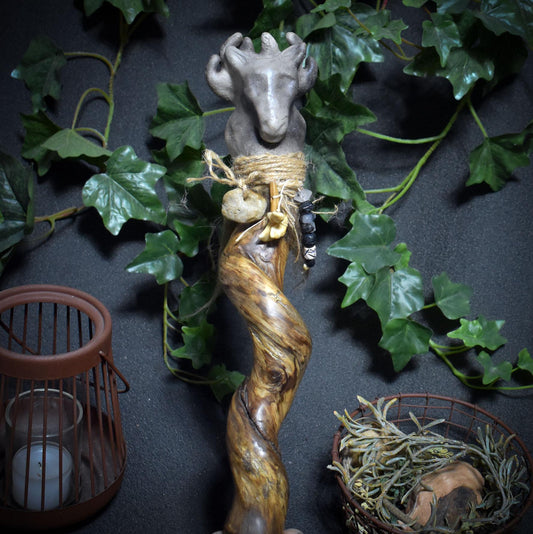 Ritualstab Krafttier Hirsch – Schutz & Weisheit für das kommende Julfest - spiritueller Begleiter - Art.Nr.: RST026