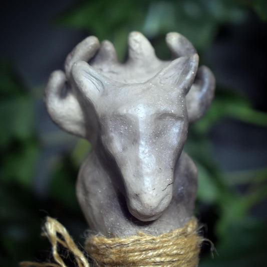 Ritualstab Krafttier Hirsch – Schutz & Weisheit für das kommende Julfest - spiritueller Begleiter - Art.Nr.: RST026