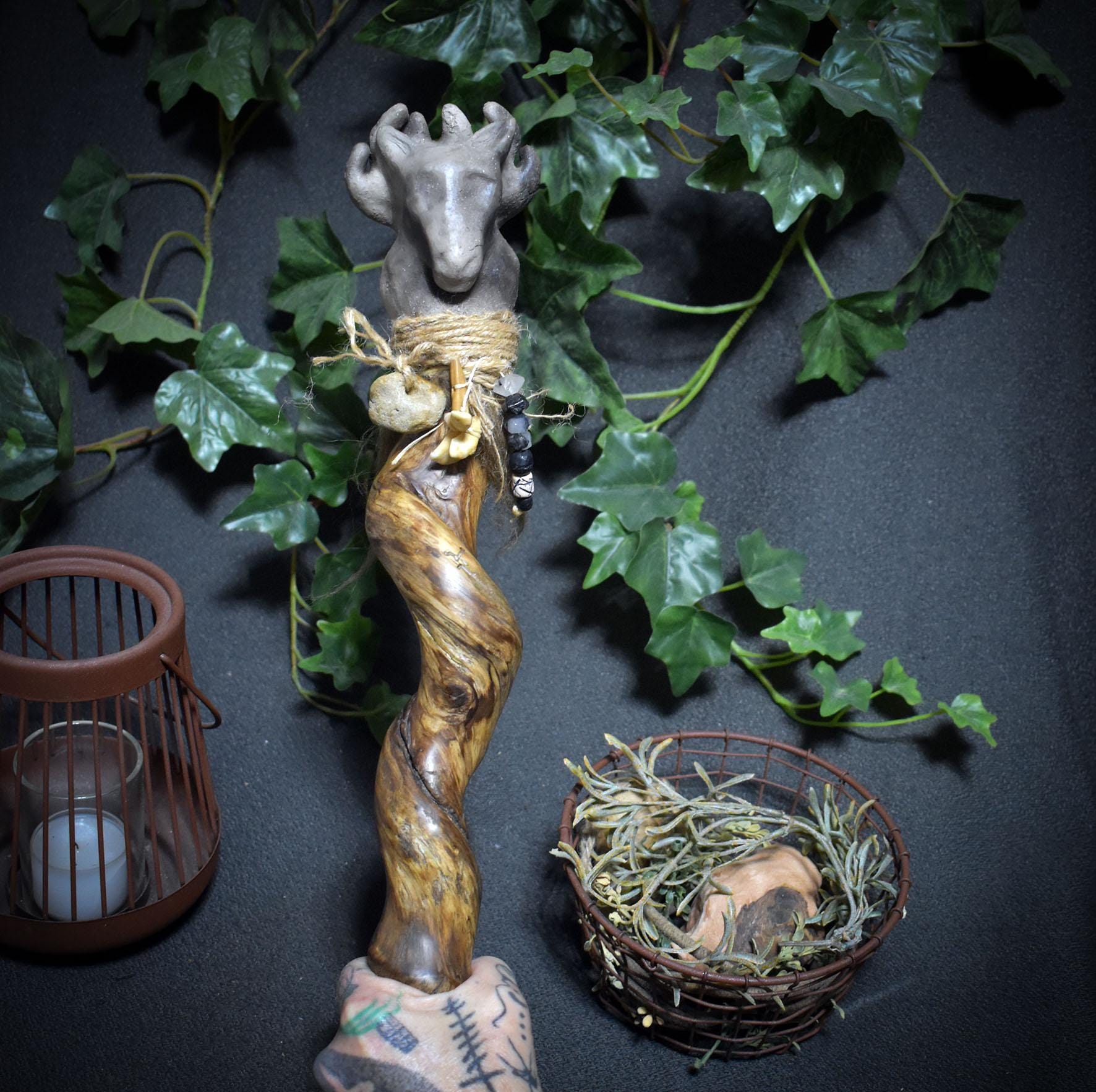 Ritualstab Krafttier Hirsch – Schutz & Weisheit für das kommende Julfest - spiritueller Begleiter - Art.Nr.: RST026