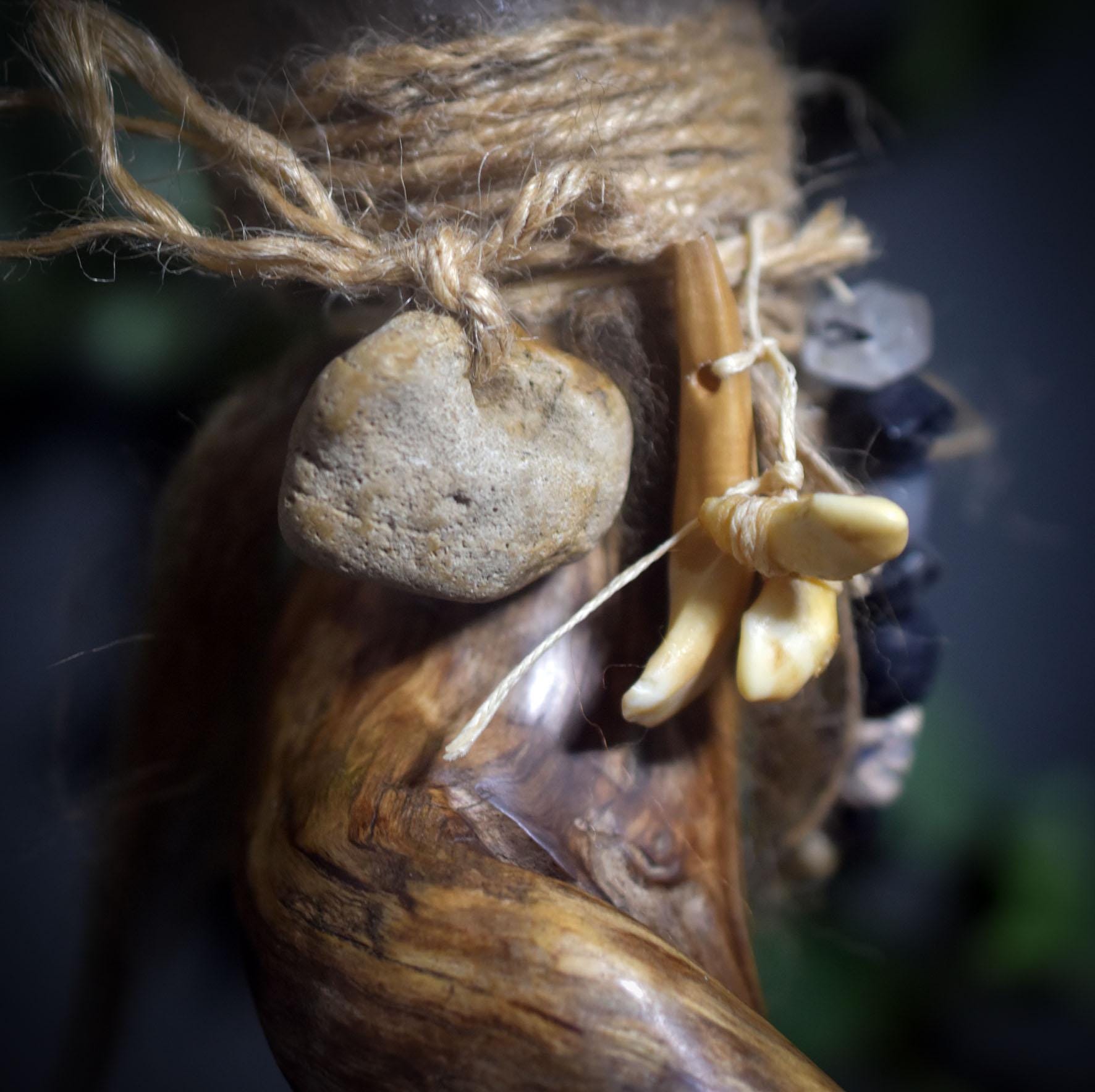 Ritualstab Krafttier Hirsch – Schutz & Weisheit für das kommende Julfest - spiritueller Begleiter - Art.Nr.: RST026