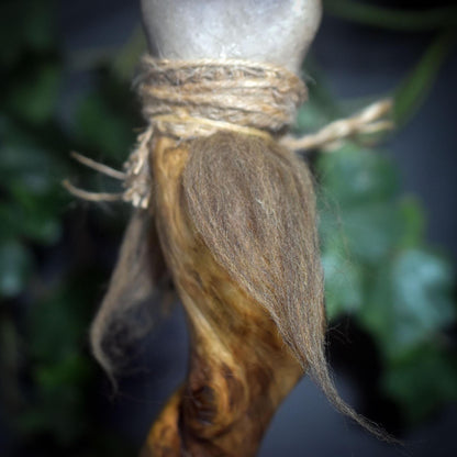 Ritualstab Krafttier Hirsch – Schutz & Weisheit für das kommende Julfest - spiritueller Begleiter - Art.Nr.: RST026