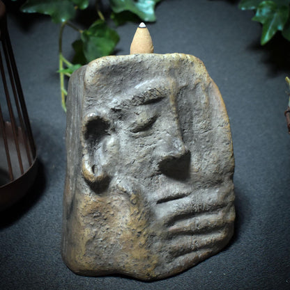 Rückfluss Räucherkegelhalter – Das Gesicht der Stille - traditionell gebrannter Ton - mystische, magische Dekoration - Art.: RÄH023