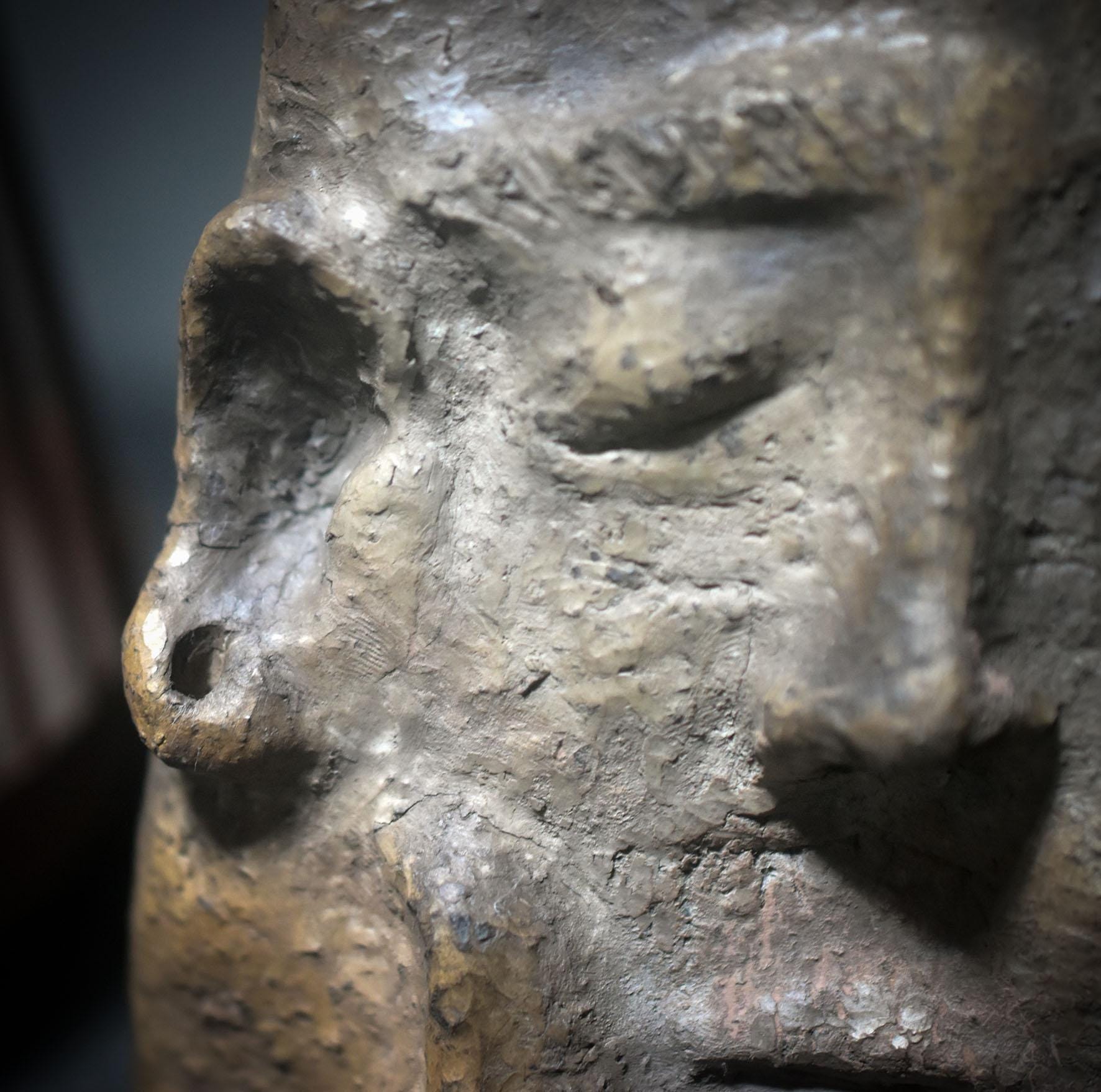 Rückfluss Räucherkegelhalter – Das Gesicht der Stille - traditionell gebrannter Ton - mystische, magische Dekoration