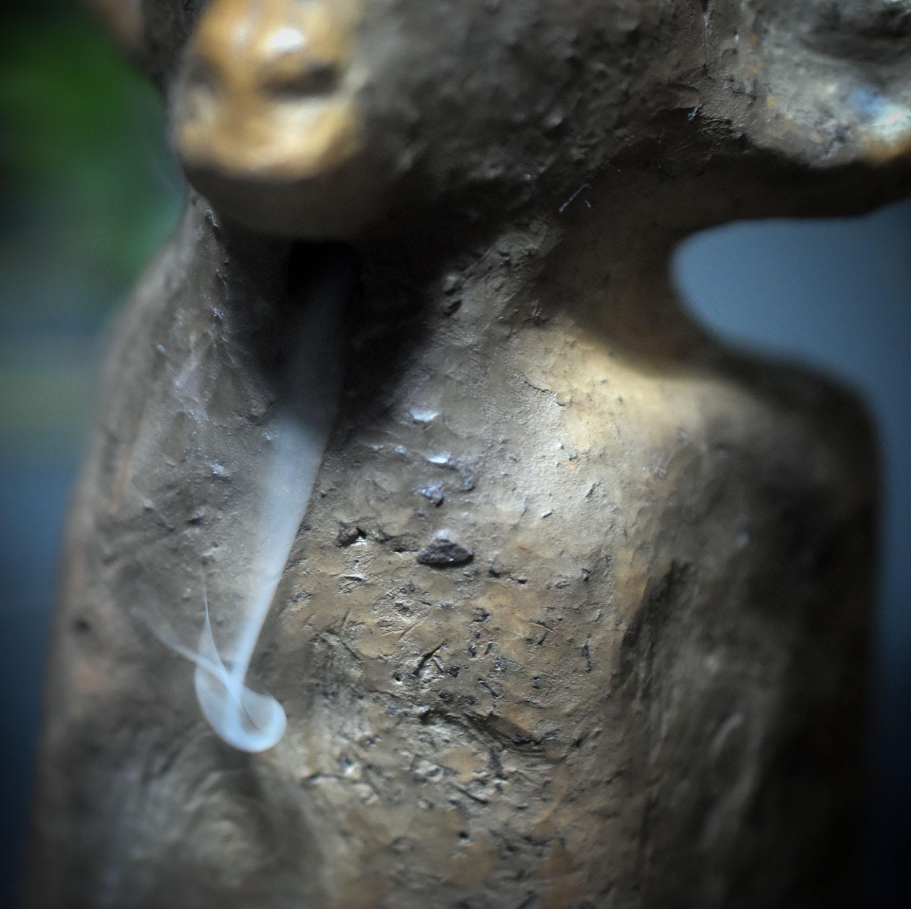 Rückfluss-Räucherkegelhalter Hirsch – Archaische Rauchbrandkunst für das Julfest