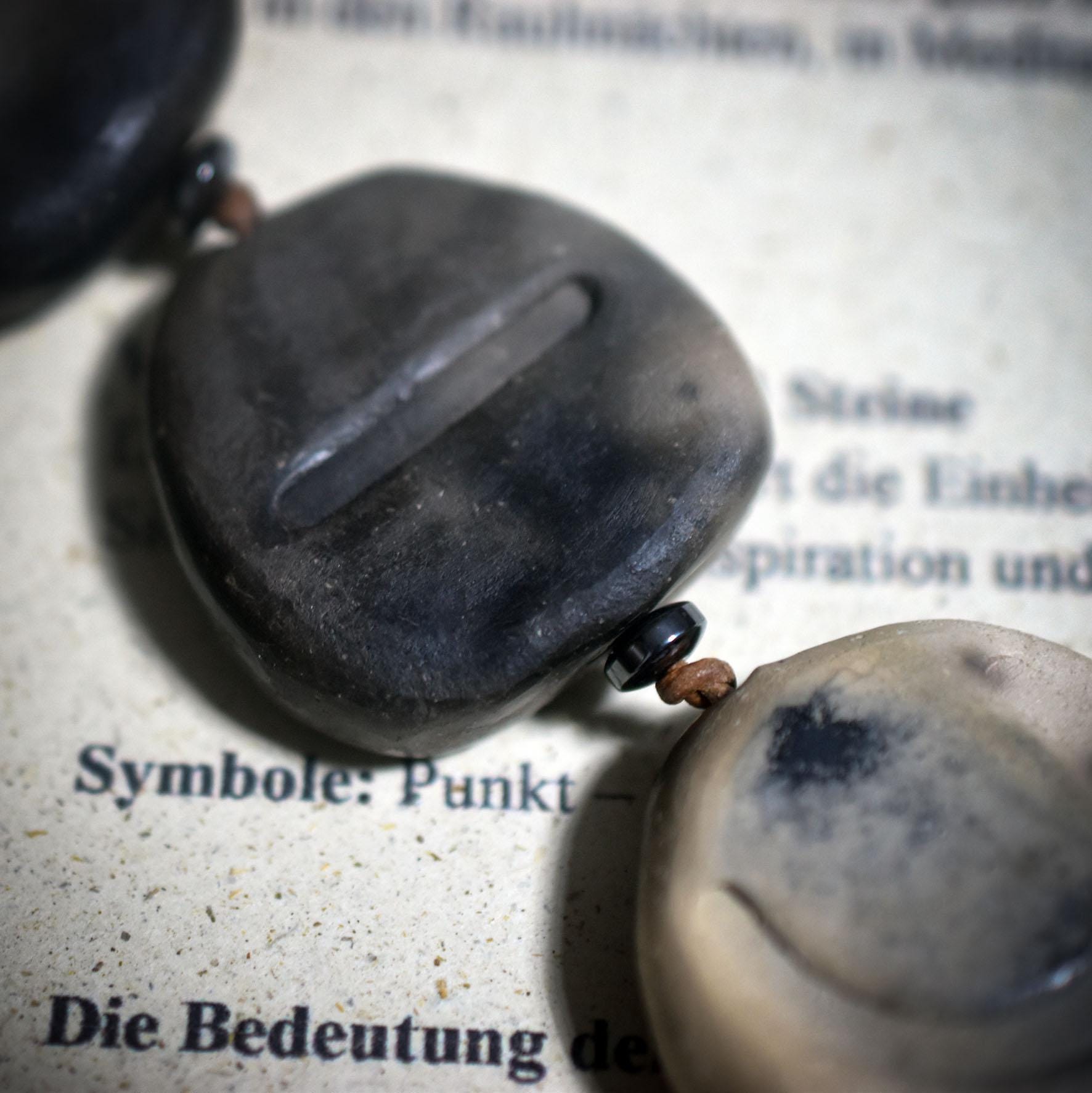 Weg der Intuition – Rauchbrand-Kette als Ritualbegleiter und Talisman der inneren Stimme