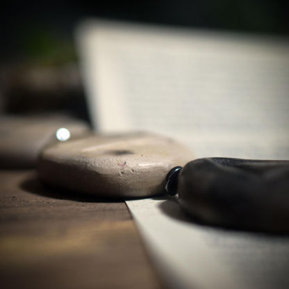 Weg des Schutzes – Rauchbrand-Kette mit 4 Steinen für Erdung und innere Stärke - Art.Nr.: WKR002