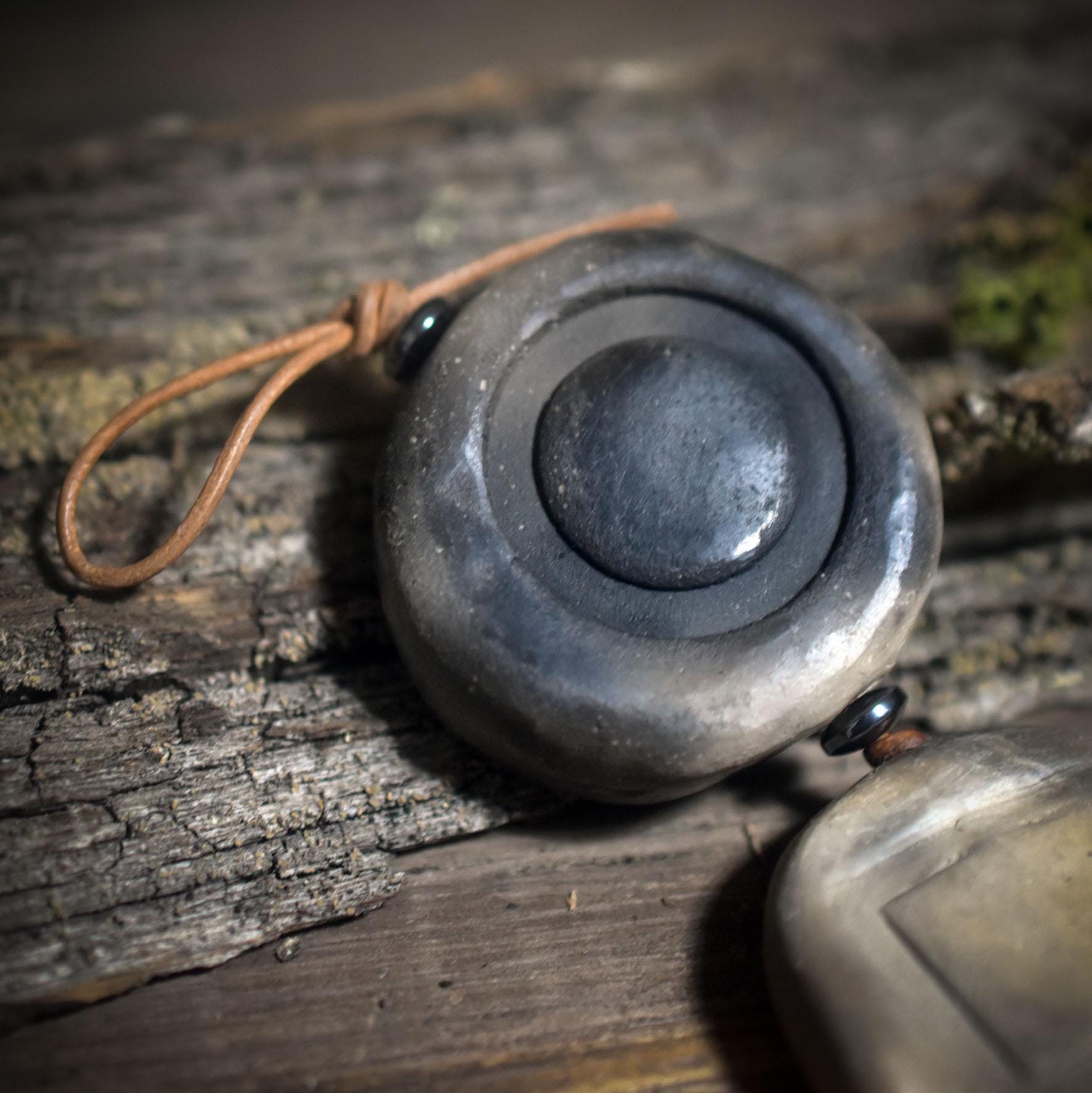 Weg des Schutzes – Rauchbrand-Kette mit 4 Steinen für Erdung und innere Stärke - Art.Nr.: WKR002