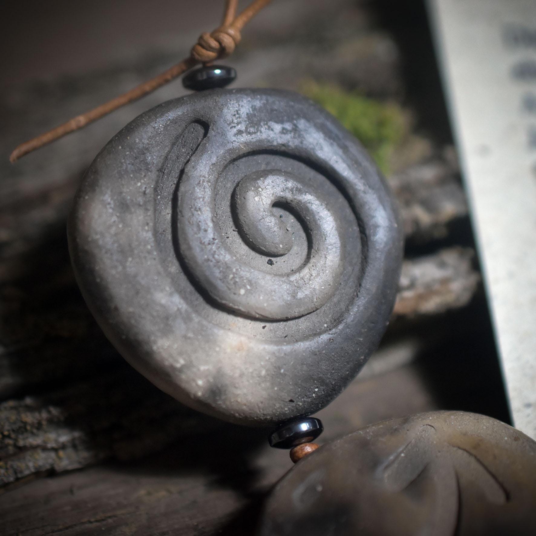 Weg der Transformation – Rauchbrand-Kette mit 5 Steinen für Wandel und Erneuerung - Art.Nr.: WKR003