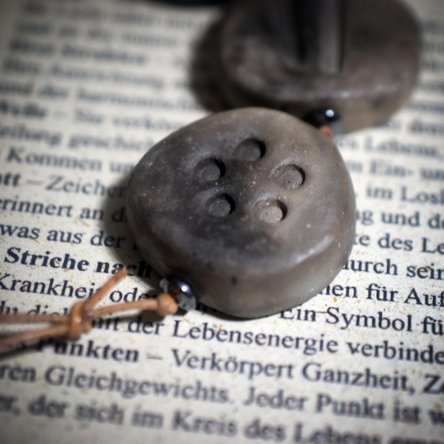 Weg der Heilung – Rauchbrand-Kette mit 6 Steinen für Balance und Lebensfluss - Art.Nr.: WKR004