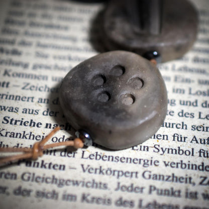 Weg der Heilung – Rauchbrand-Kette mit 6 Steinen für Balance und Lebensfluss - Art.Nr.: WKR004