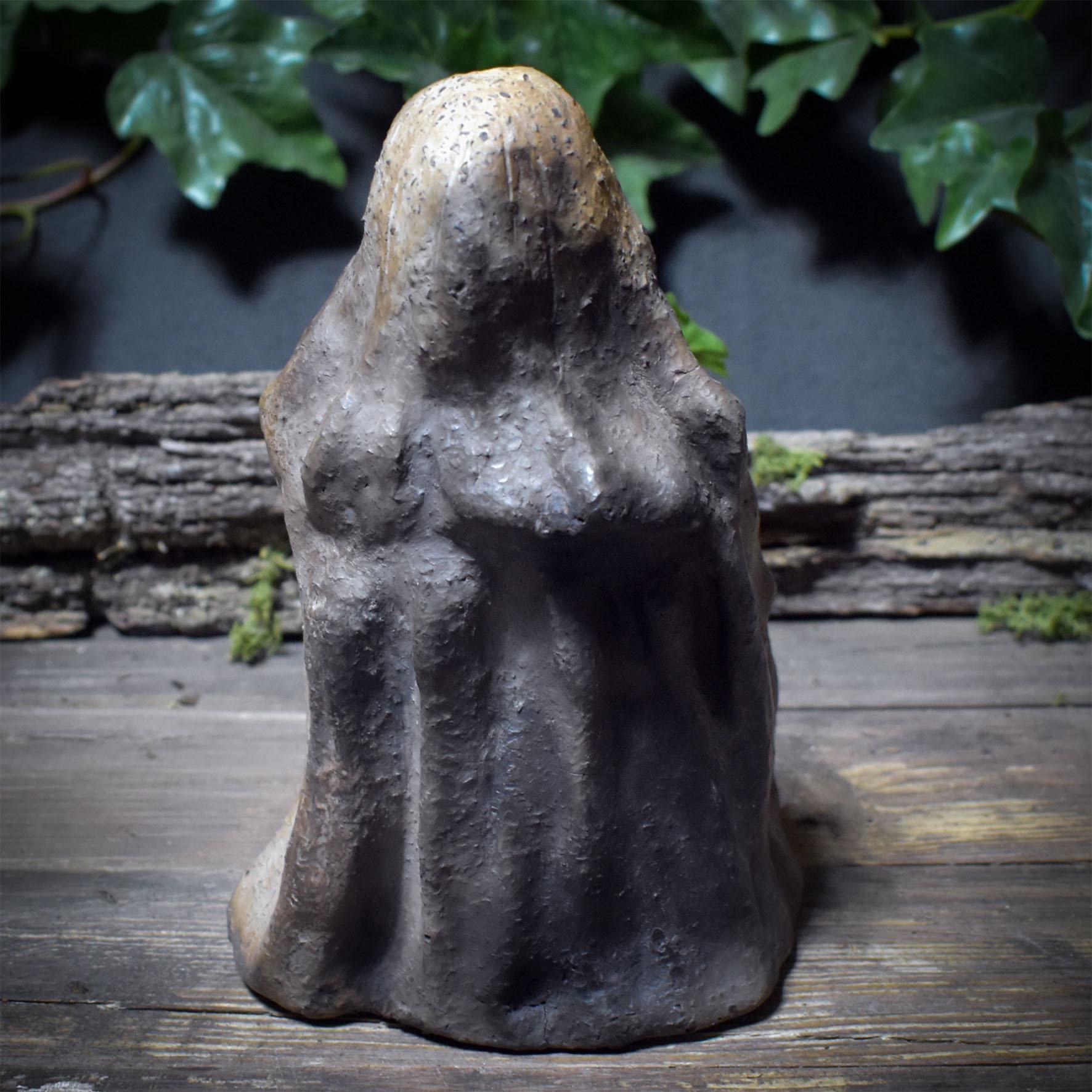 Skulptur der nordischen Göttin Hel – Rauchbrandkunst in archaischer Kraft - Transformation, Wandel - Art.Nr.: SKU156