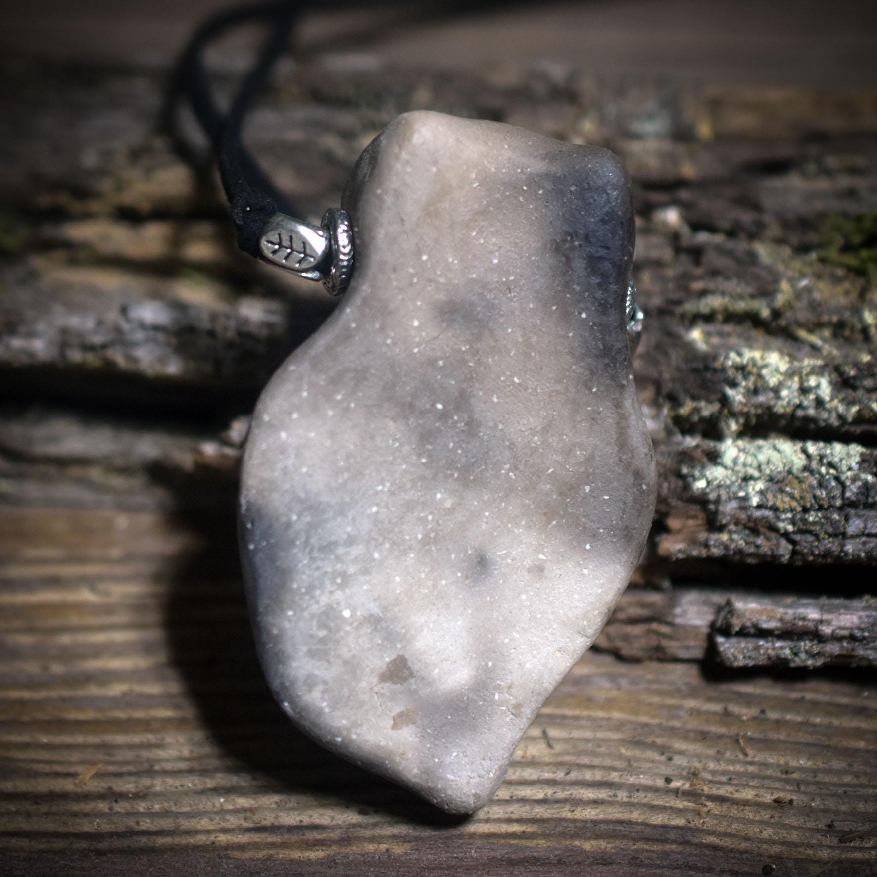 Handgefertigtes Eulen-Amulett - Die Weisheit der Nacht - spiritueller Krafttier Schmuck