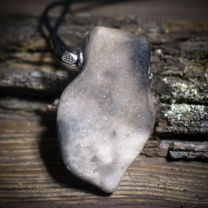 Handgefertigtes Eulen-Amulett - Die Weisheit der Nacht - spiritueller Krafttier Schmuck