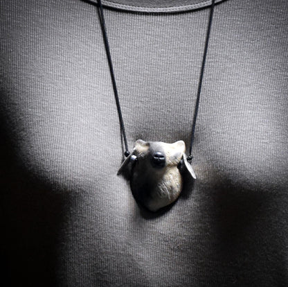 Die urwüchsige Kraft des Wolfes – Handgefertigtes Rauchbrand-Amulett - spiritueller Krafttier Schmuck - Art.Nr.: AMU064