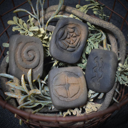 Rauchbrand-Runen – Handgefertigtes Orakel-Set - Selbstbegegnung -| Guidebook in Deutsch, Englisch oder Französisch