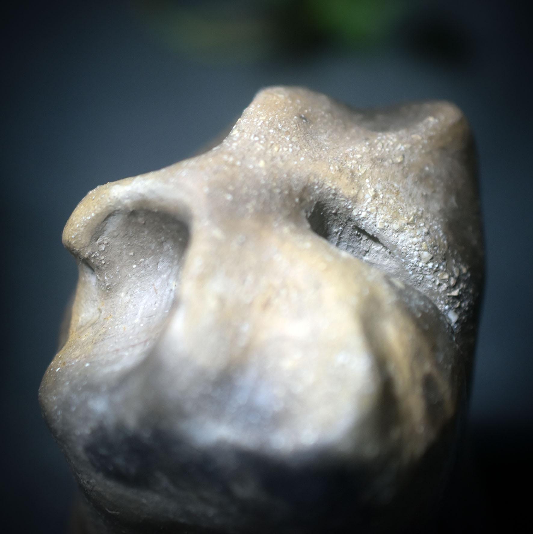 Wächter deiner Wünsche – der archaische Wunschhüter aus Rauchbrand-Ton - dein spiritueller Begleiter - Art.Nr.: WSH002